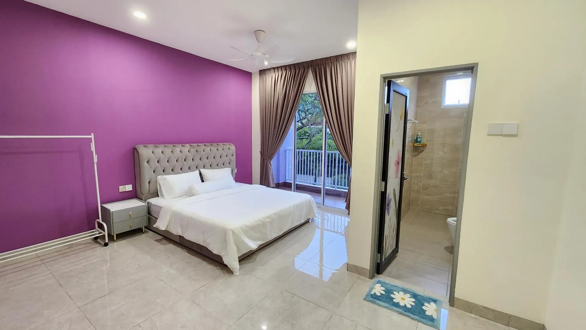 La Belle Maison 12 @ Gurney Kelawai/Pulau Tikus/Georgetown contacts